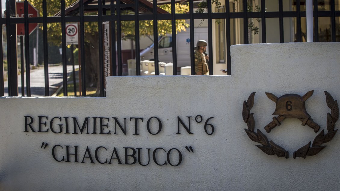 Detenidos por robo de fusiles en regimiento de Concepción enfrentan a la justicia