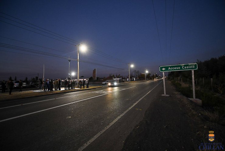Chillán: Instalan nueva red de luminarias LED en la variante a Nahueltoro