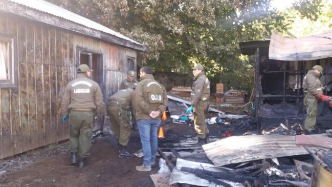 Detectan puñaladas y golpes en cuerpos de pareja muerta, supuestamente, en incendio