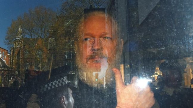 Gobierno ecuatoriano denunció asquerosa conducta de Assange en embajada