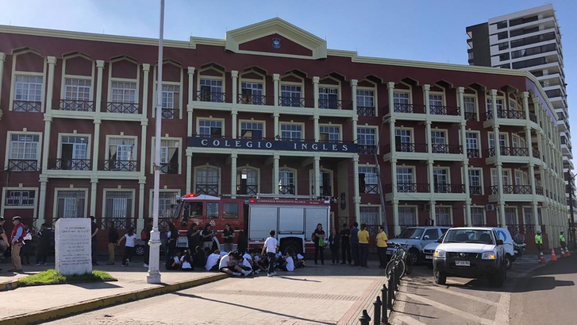 Emanación de gas en dos colegios obliga a evacuar más de 1.500 personas en Iquique