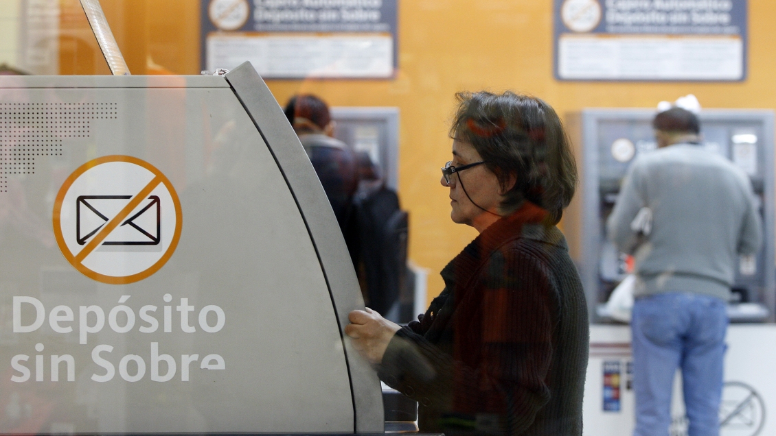 Bancos acusan inconstitucionalidad de proyecto que los obliga a responder por fraudes