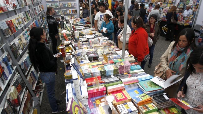  Cancelan Feria del Libro de Plaza de Armas  