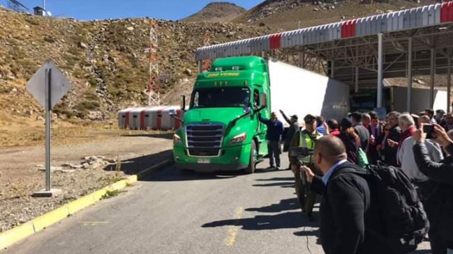 Comenzó a circular el transporte de carga a través del Paso Internacional El Pehuenche