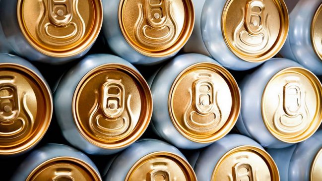 Dos detenidos tras robo de 12 packs de cervezas en supermercado: Ex trabajador y un menor de edad