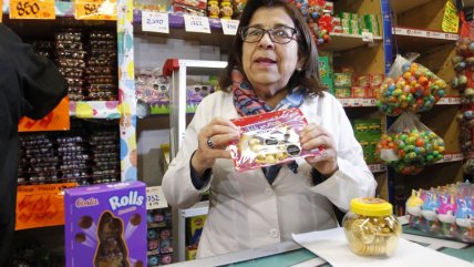  Seremi de Salud fiscalizó huevos de chocolate y golosinas en Santiago Centro  