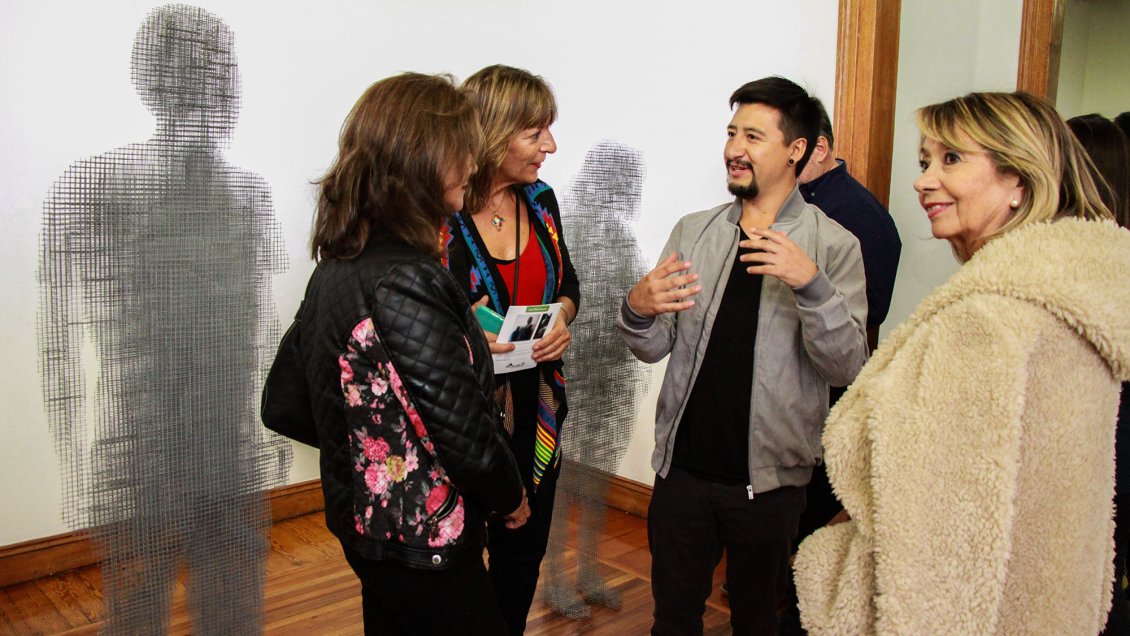 Inauguran exposición con artistas visuales peruanos en Iquique