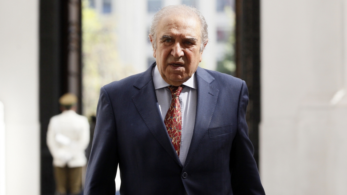 Presidente del PRI abandonó comité político en La Moneda por crisis en la colectividad