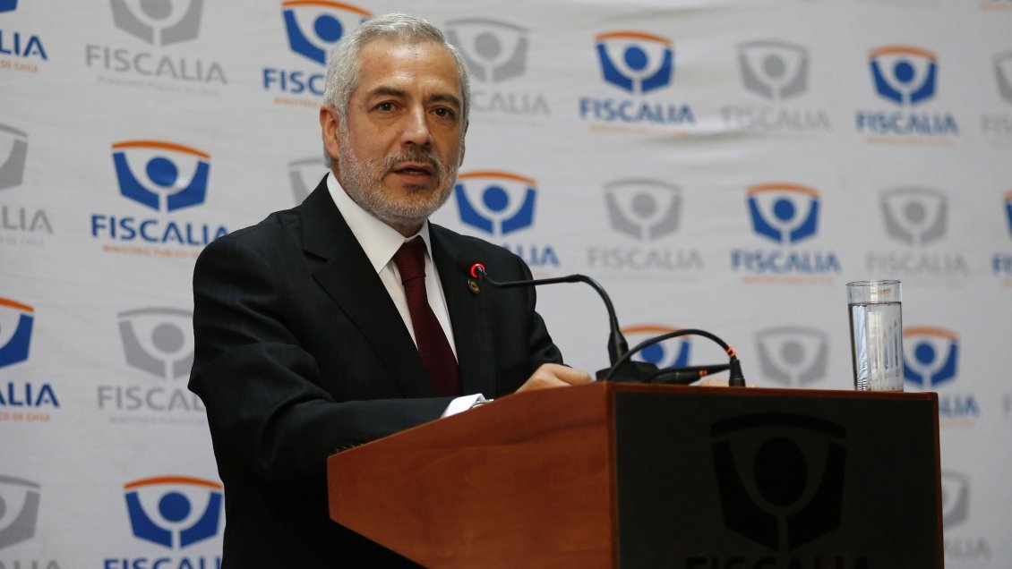 Presidente del Senado confirmó posible baja a sueldo del secretario general de la Corporación