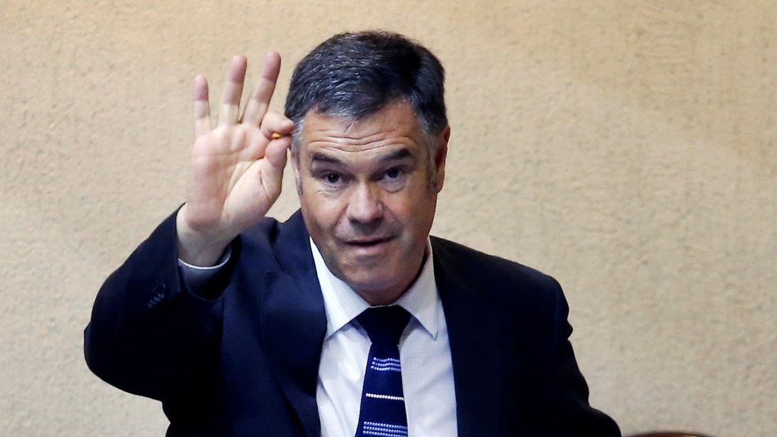 Senador Ossandón se inhabilitará de votar por fiscal Raúl Guzmán para secretario del Senado