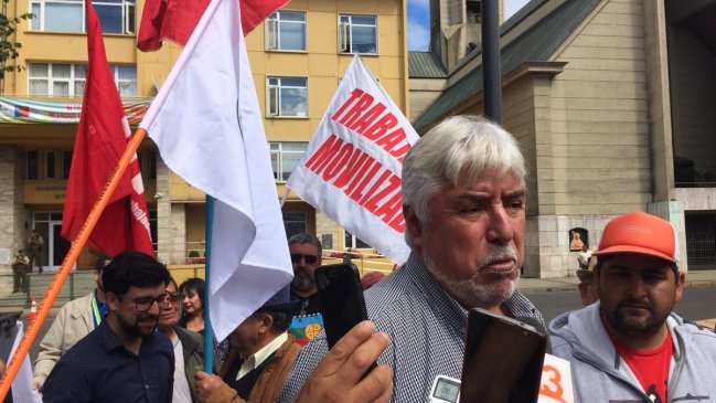 Dirigente encaró al intendente de Los Ríos por querella contra pescadores tras manifestación