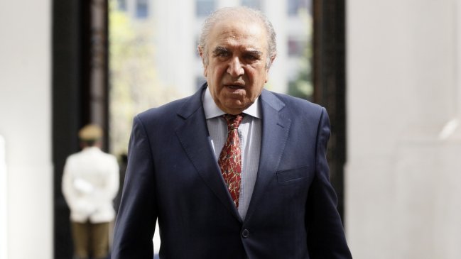 Presidente del PRI abandonó comité político en La Moneda por crisis en la colectividad