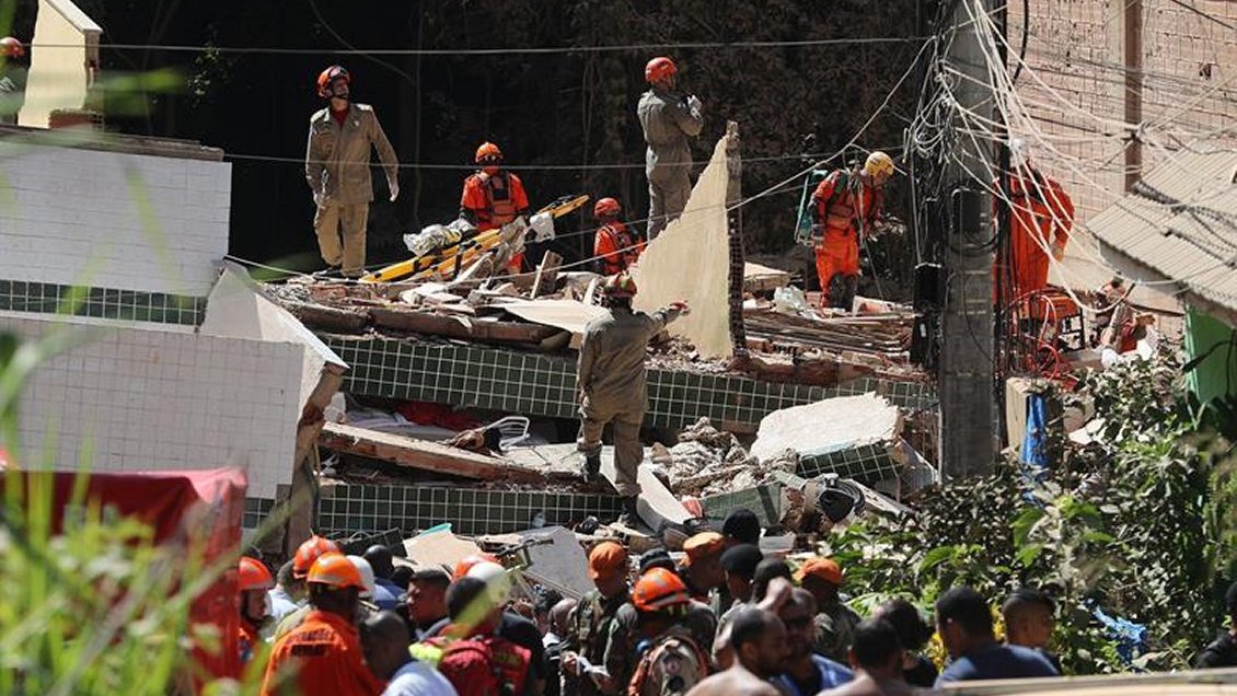 Suben a 15 los muertos por el desplome de dos edificios en Río de Janeiro