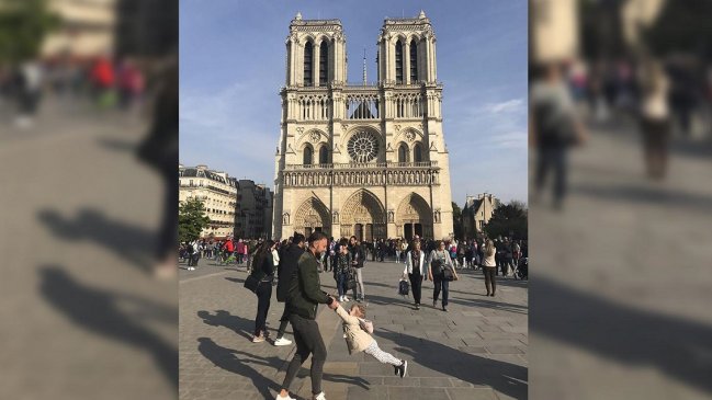 La intensa búsqueda por un hombre y una niña fotografiados antes de incendio en Notre Dame