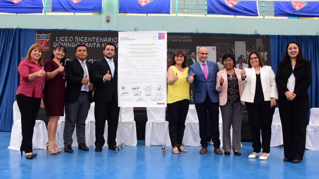 Arica: Liceo Santa María firmó compromiso que le dará la calidad Bicentenario