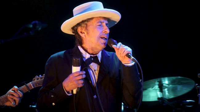  Bob Dylan se enojó en su show porque empezaron a grabar con celulares  