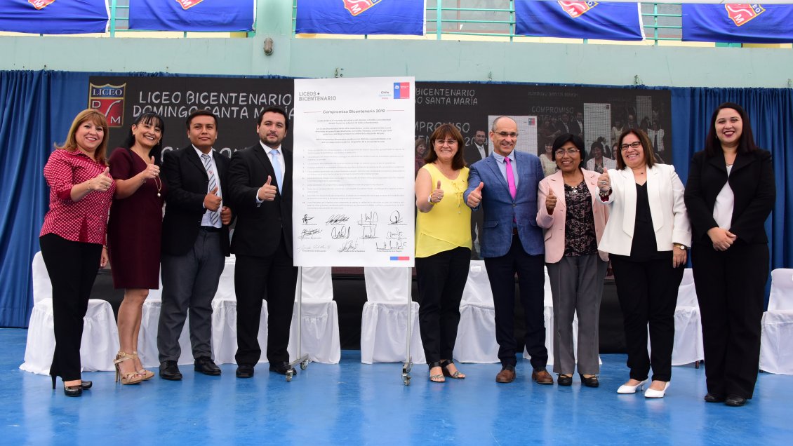 Arica: Liceo Santa María firmó compromiso que le dará la calidad Bicentenario