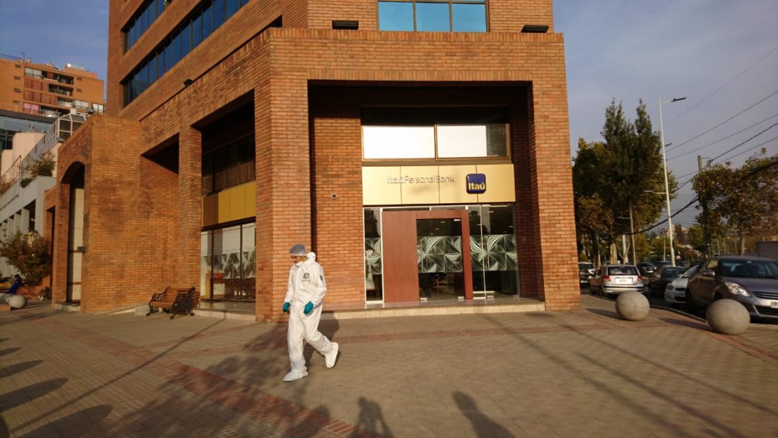 Robo armado a sucursal bancaria en Las Condes: 130 millones de botín