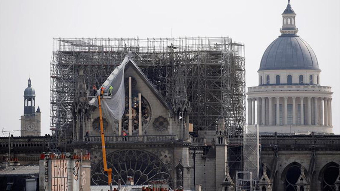 Piñera ofreció madera y cobre chileno para reconstruir Notre Dame