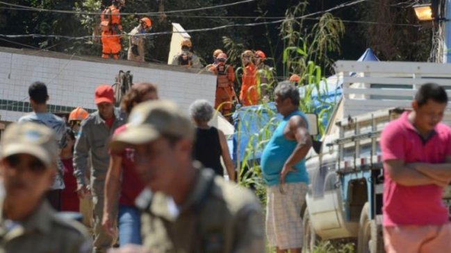 Derrumbe de dos edificios ilegales deja al menos 20 muertos en Río de Janeiro