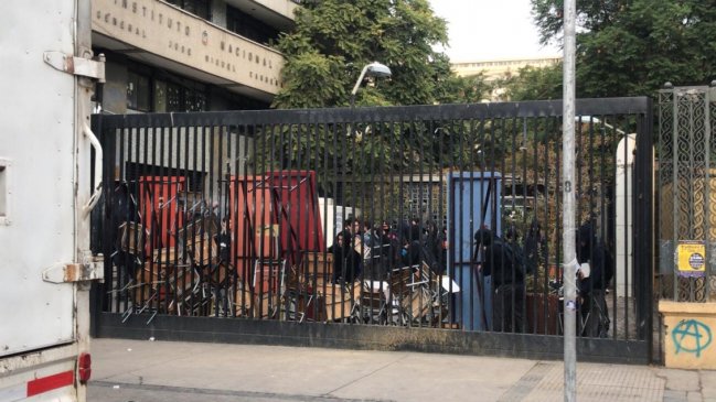 Estudiantes protagonizan nueva toma del Instituto Nacional