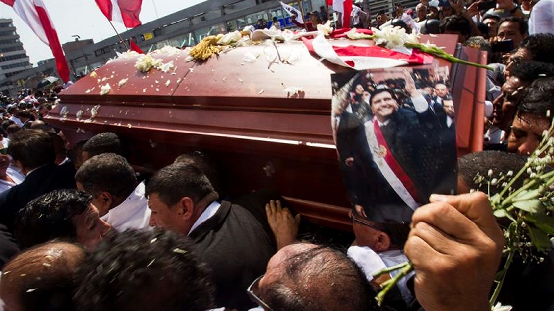 Peruanos le dieron el último adiós a Alan García en multitudinaria ceremonia