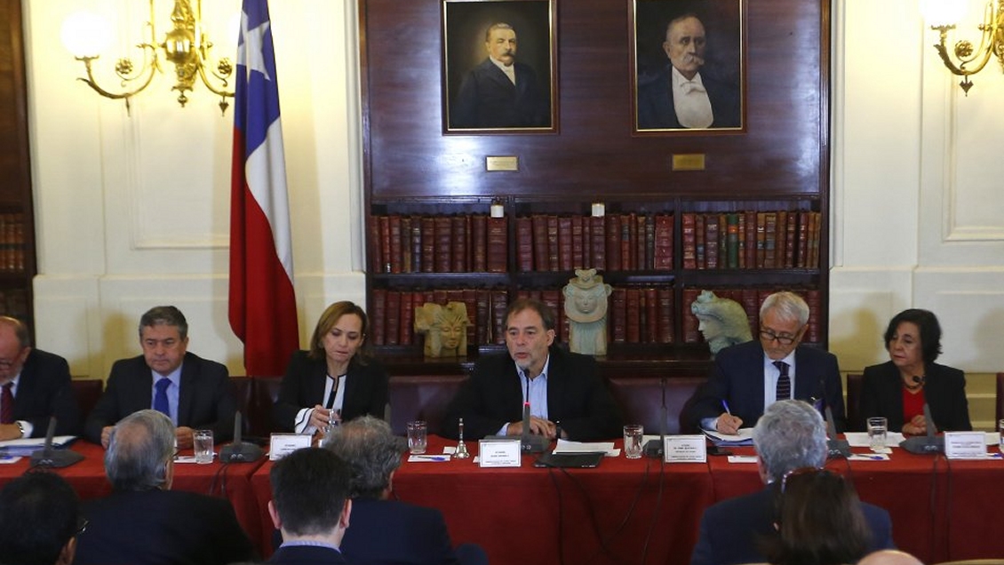 Comisión de Desafíos del Futuro busca fomentar la ciencia en los colegios