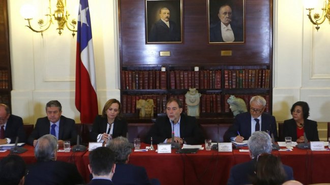 Comisión de Desafíos del Futuro busca fomentar la ciencia en los colegios