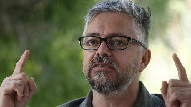 Jorge Baradit encabeza celebración del Día del Libro en Cerro Navia