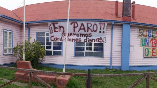 Profesores de escuela de Frutillar iniciaron paro por mal estado de establecimiento