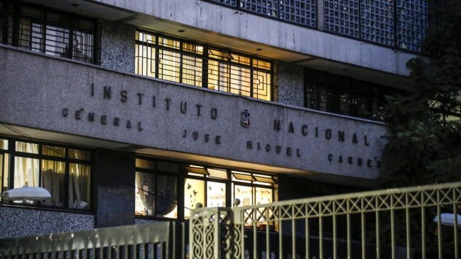 Instituto Nacional: Apoderados presentarán recurso ante el Tricel