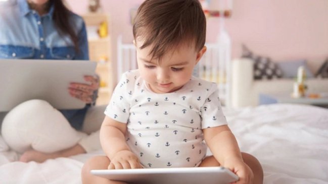 OMS: Los niños no deberían estar expuestos a pantallas hasta los dos años