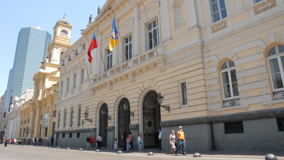 Municipio se querellará por hechos de violencia en Liceo Darío Salas e Instituto Nacional