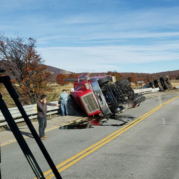Camionero volcó en la ruta entre Punta Arenas y Puerto Natales