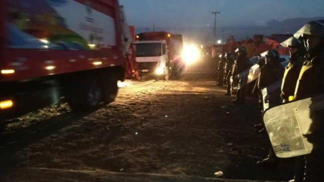 Carabineros desalojó bloqueo de accesos al vertedero La Chimba en Antofagasta
