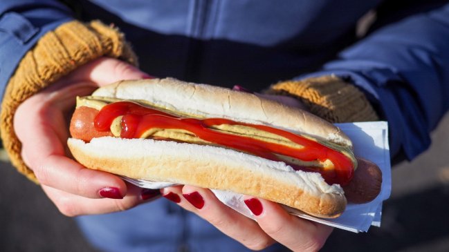 Científicos descubren por qué seguimos comiendo pese a no tener hambre