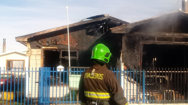 Incendio destruyó vivienda en el Barrio 18 de Septiembre de Punta Arenas