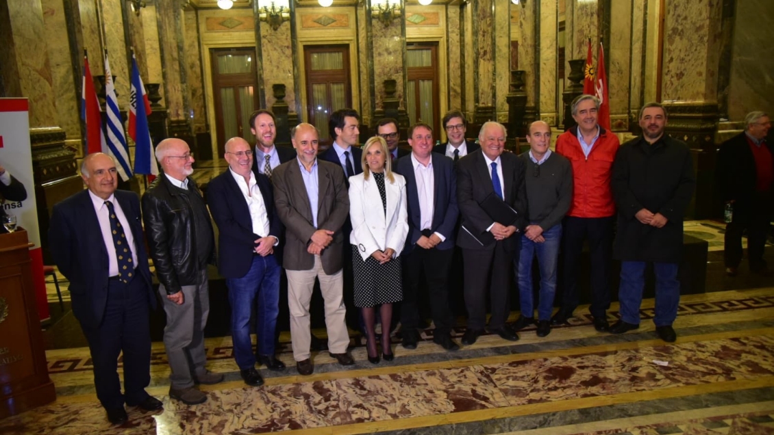 Partidos políticos uruguayos firmaron pacto ético contra noticias falsas