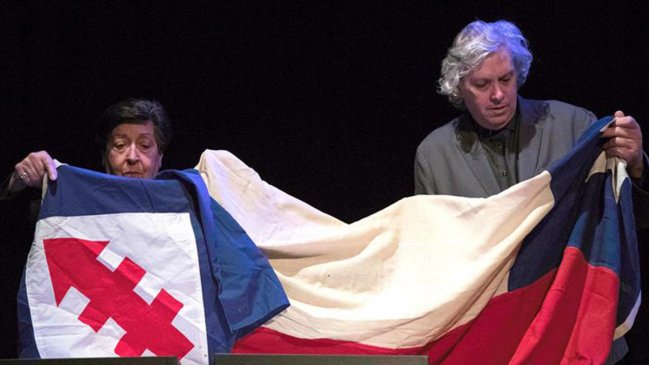 Carmen Frei entregó bandera que cubrió el féretro de su padre al Museo de la Memoria