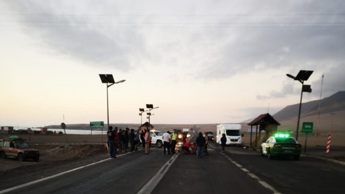 Motociclista se encuentra grave tras chocar contra una motoniveladora en Iquique