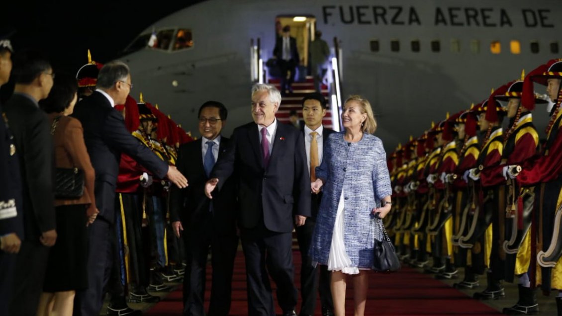 Sigue la gira por Asia: Presidente Piñera llegó a Corea del Sur