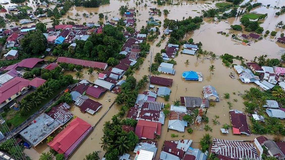 Inundaciones dejan 366 mil desplazados en Irán