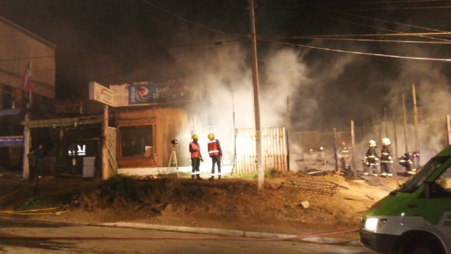 Incendio consumió cuatro inmuebles en Pichilemu