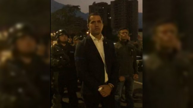 Guaidó llamó a los militares a que se levanten contra Maduro desde una base aérea