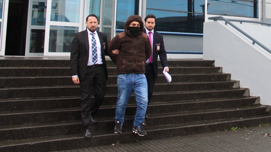 Puerto Montt: Joven fue detenido tras golpear dos veces a su polola en la vía pública