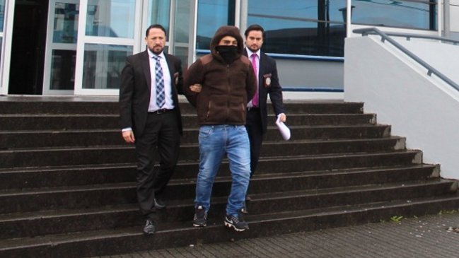 Puerto Montt: Joven fue detenido tras golpear dos veces a su polola en la vía pública