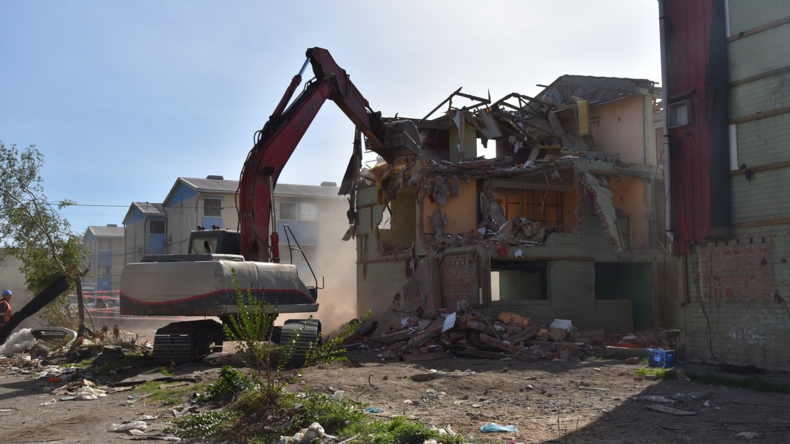 Comenzó demolición de edificios dañados por el 27F en Chiguayante