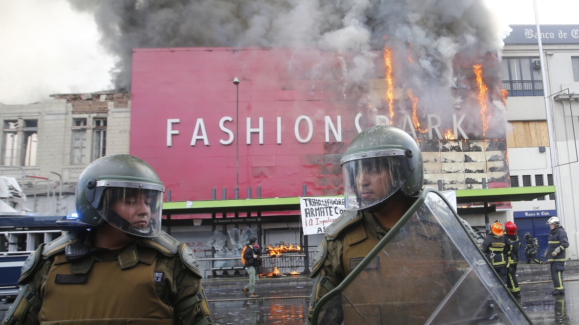 Central Clasista de Trabajadores responsabilizó a Carabineros por incendio tras marcha