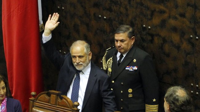 Congreso lleva meses sin edecanes por disputa con Defensa