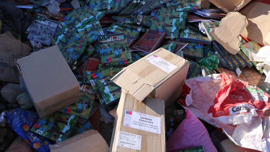 Cien libros de enseñanza de mapudungun aparecieron en la basura
